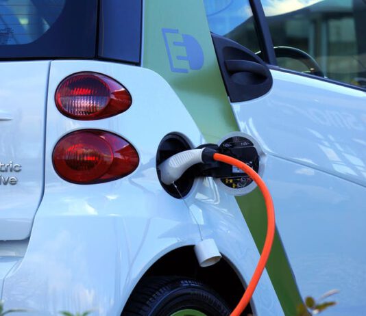 Renault začal prodávat nejlevnější elektromobil, dveře jsou za příplatek