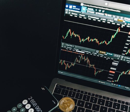 Bitcoin poprvé překonal hranici 60 tisíc dolarů